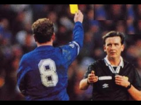 Gascoigne Donne Un Carton Jaune à L Arbitre Qui Lui En Met Un Vrai En Retour 