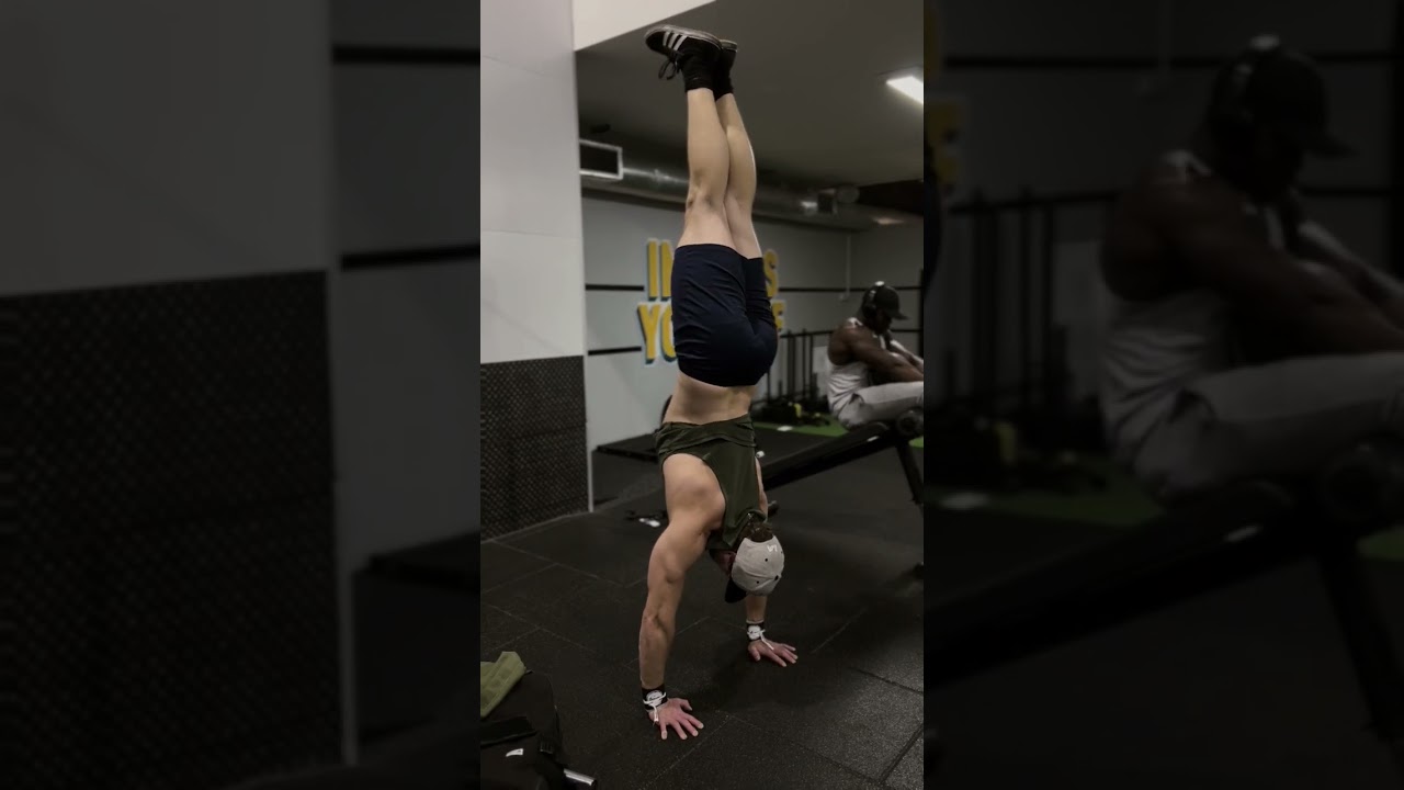 Do you know Handstand? ⚖️ Core activation training 🔥 