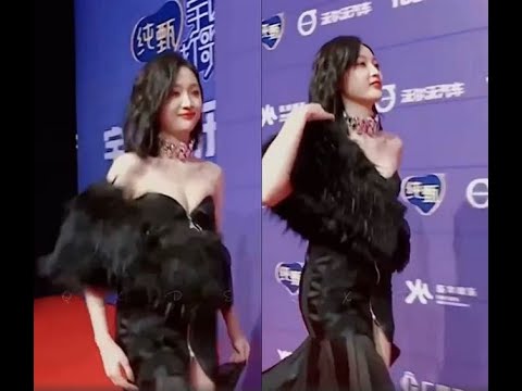 ✅  大陸26歲女星吳宣儀出道5年，2016年到韓國追夢成為女團「宇宙少女」其中一名成員，但沒有獲得太大關注，直到2018年回家鄉參加選秀，以第二名成績加入限定女團「火箭少女101」，人氣暴漲；在團體
