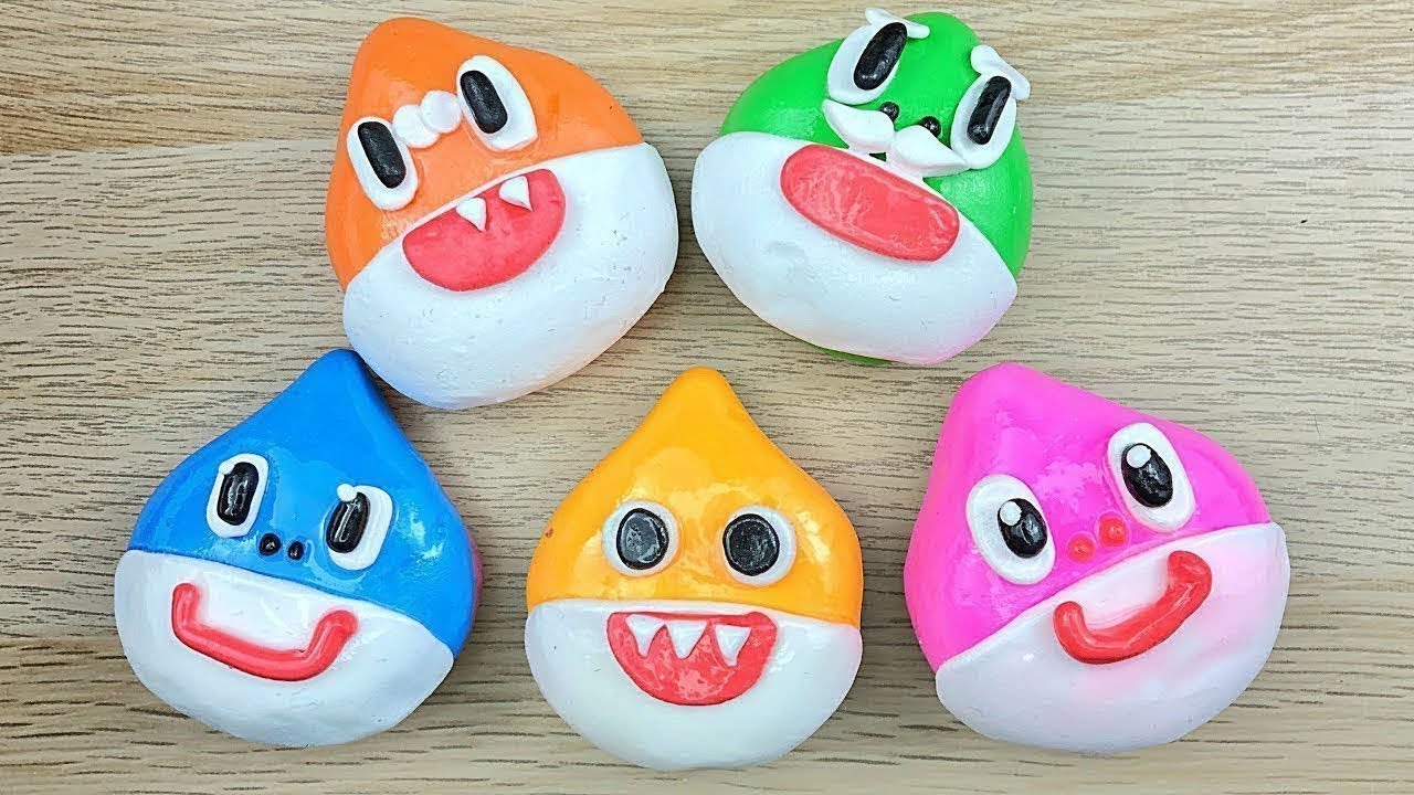 baby shark clay cracking Christmas 아기상어 클 레이 부수기 크리스마스 버전