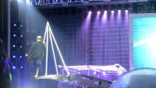 Robbie Williams [Take That]; Feel. 5th July 2011 - Wembley Stadium. HQ; Front Row!