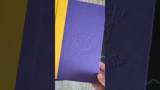 Pretty Dead Queens hardcover tour! Yall it has an embossed cover!