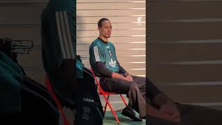 On set with the Reds 📸