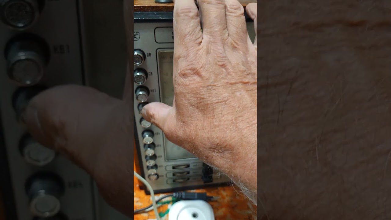 Работа радиоприёмника "Мериан-210".