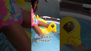 Melissa Tentando Ficar Na Boia.