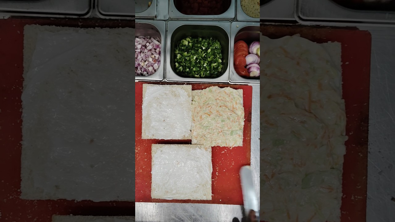 toh hamare pass zamoto ka order aaya normal sweet corn sandwich 🥪😃