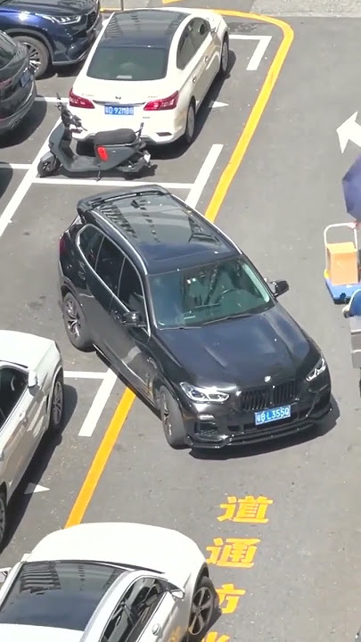 Parallel parking with small space #truck #offroad #sportscar #driver #race #car #parking