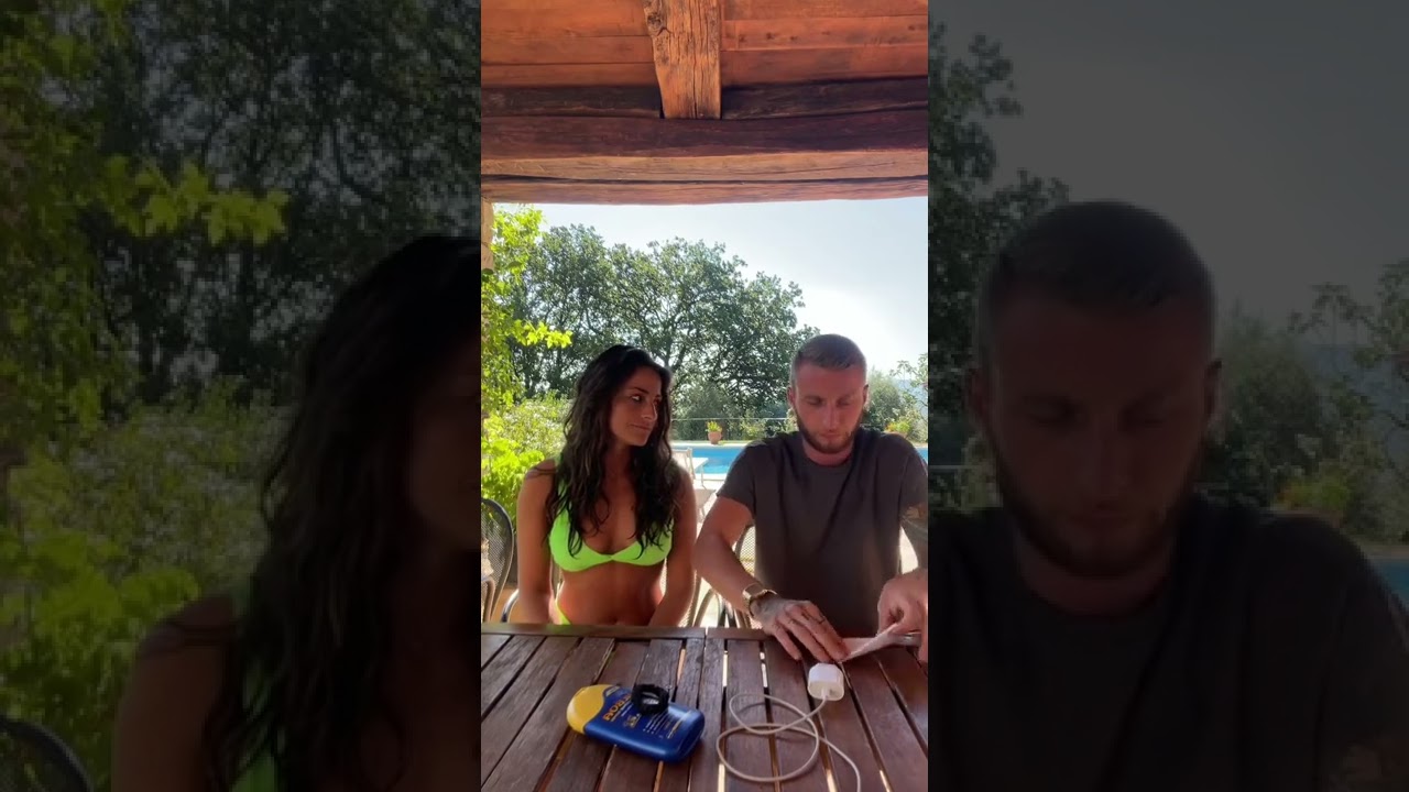 Guy pranks his girlfriend with a folded piece of paper!