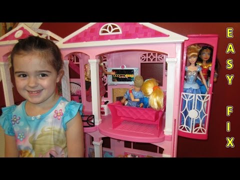 Video: Wie repariert man den Aufzug im Barbie Dream House?