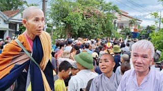 Thầy Thích Minh Tuệ Làm Điều Này Mọi Người Ai Cũng Rơi Nước Mắt Thương Thầy Dầm Mưa