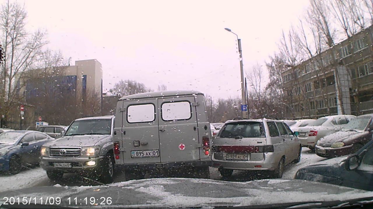 Зацепил бампером и уехал. г. Астана, ул. Желтоксан - YouTube