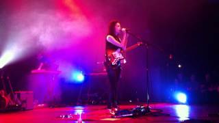 St. Vincent - &quot;Save Me From What I Want&quot; (live)