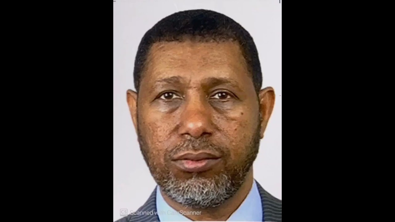 المتحدث بروفسور محمد غالب مستشار الباطنية وامراض وزراعة الكلى متحدثاً عن الصمغ العربي وامراض الكلى