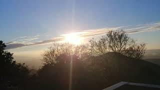 大崙頭山步道(Mt. Daluntou Hiking Trail)與乘風堡:台灣小百岳編號第008號大崙頭山,海拔476公尺,大崙頭山乘風堡觀看群峰環繞與夕陽美景。