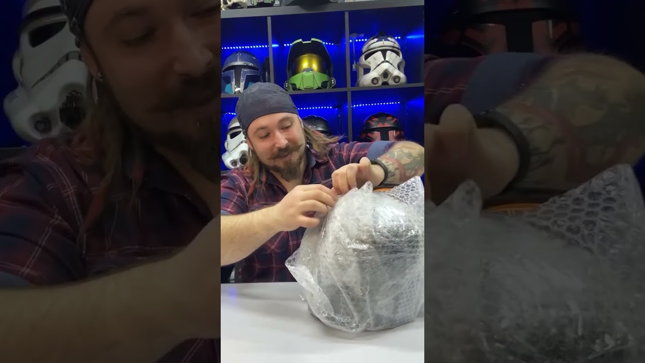 Unboxing of Din Djarin’s (The Mandalorian) helmet