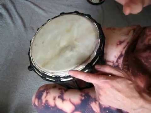 Video: Ako Hrať Na Africké Bubny