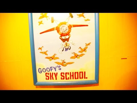 [Extreme Low Light] Goofy's Sky School - California Adventure (Anaheim, California) poverty level 2019