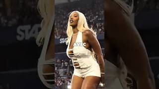 Que signifie ce geste d’Aya Nakamura au Stade de France ? La VRAIE réponse 😱