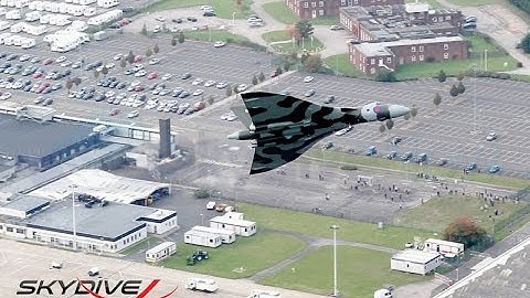 Awesome Vulcan XH558 (Vulcan Bomber) at DTVA. Farewell Flight October 2015.