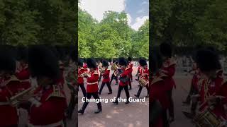 Front row seats for the Changing of the Guard! #londontours #privatetours #sightseeing #visitlondon