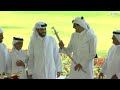 Seine Hoheit der Emir krönt die Sieger zum Abschluss des Festivals für reinrassige ...