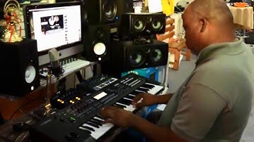 Yamaha MOXF6 Keyboard In-store Demo!