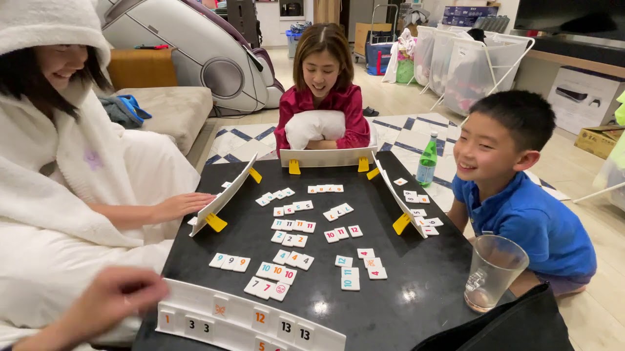第二次跟小孩玩Rummikub以色列麻將...誰贏呢？