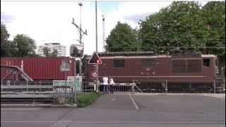 Güterbahnverkehr Bahnübergang Basel - Klein Hüningen Hafen / Spoorwegovergangen Zwitserland