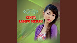 Cinte Lampu Merah (feat. Tithien)