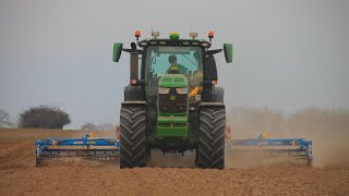 John Deere 6R 250 - Farmet K 700 🦌