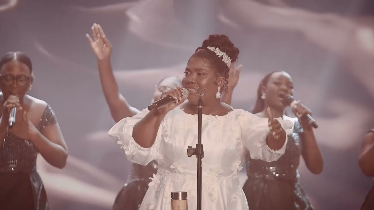 BECKY BONNEY A HEARTFELT THANKSGIVING MEDLEY.