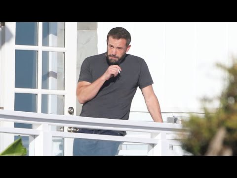 Ben Affleck Quells His Stress With A Smoke On Ana De Armas Film Set Youtube