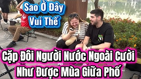 Cặp Đôi Người Nước Ngoài Cười Phớ Lớ Chỉ Vì Bức Tranh Tại Hồ Gươm 