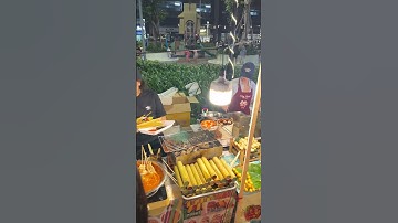 Phiên chợ cuối năm ở Q7 Sài Gòn Riverside rất nhiều món ăn ngon mời bạn ghé