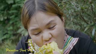 Primitive Life: Forest Man Meets A Ethnic Girl Tropical Fruit Harvest &amp; Eating Delicious