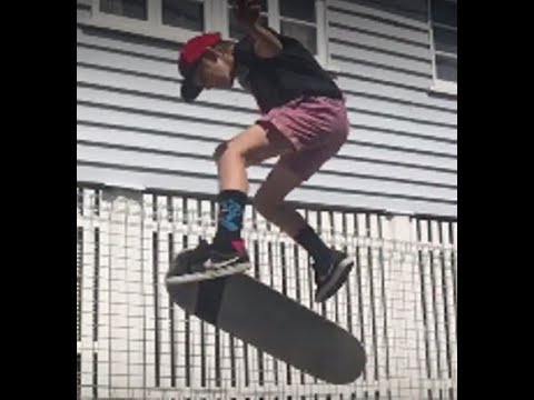 try to kick flip - YouTube