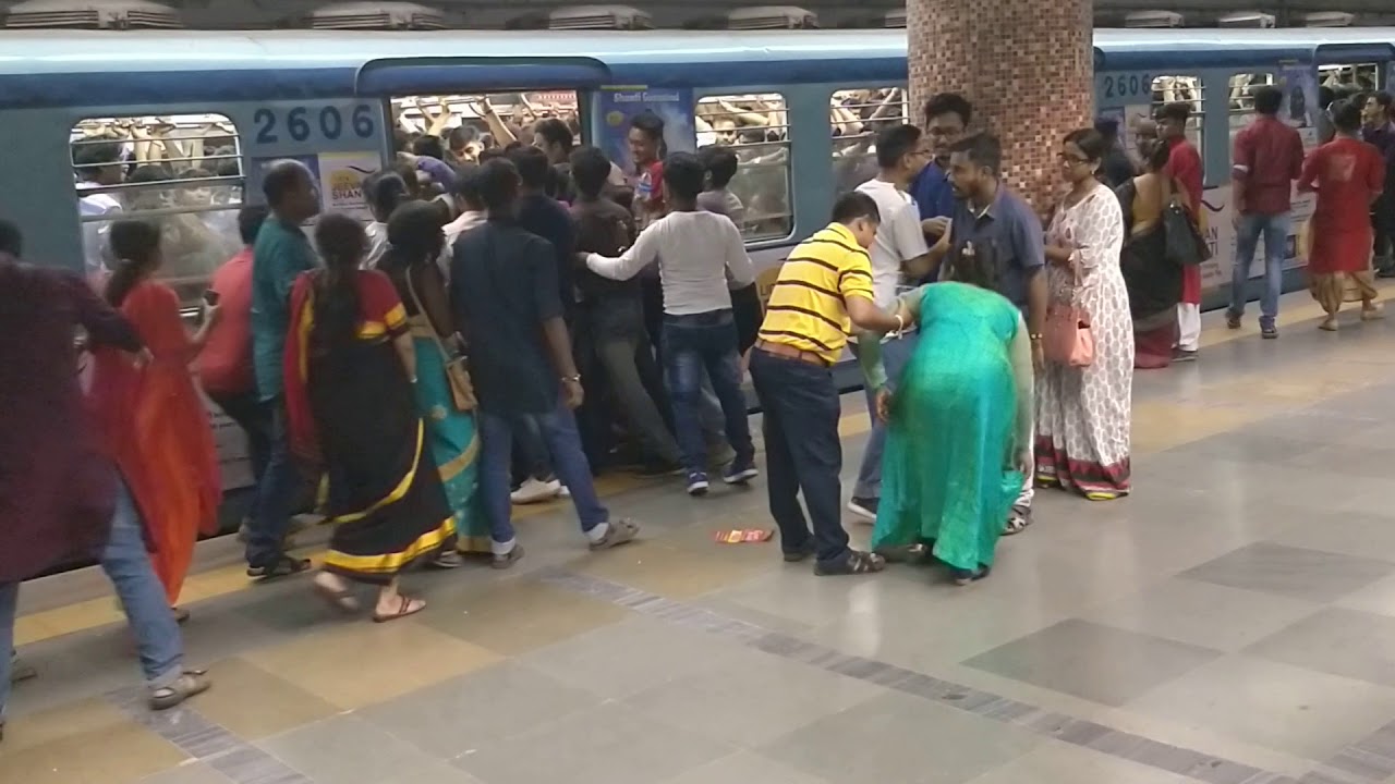 Metro railway chaos in Kolkata during Durga Puja