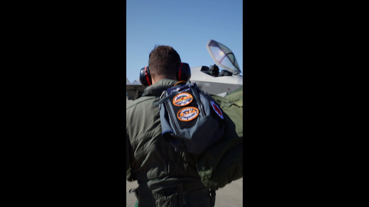 There’s nothing like flying with friends 🥰