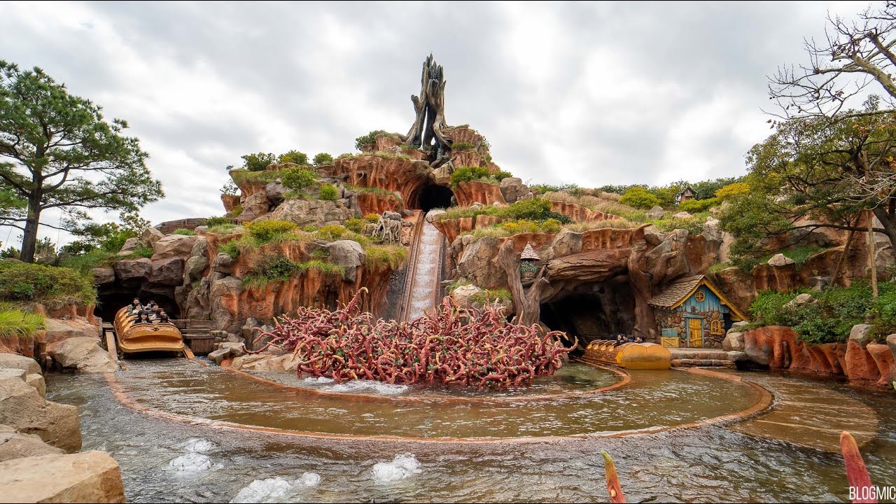 Tokyo Disneyland Splash Mountain log flume ride - YouTube