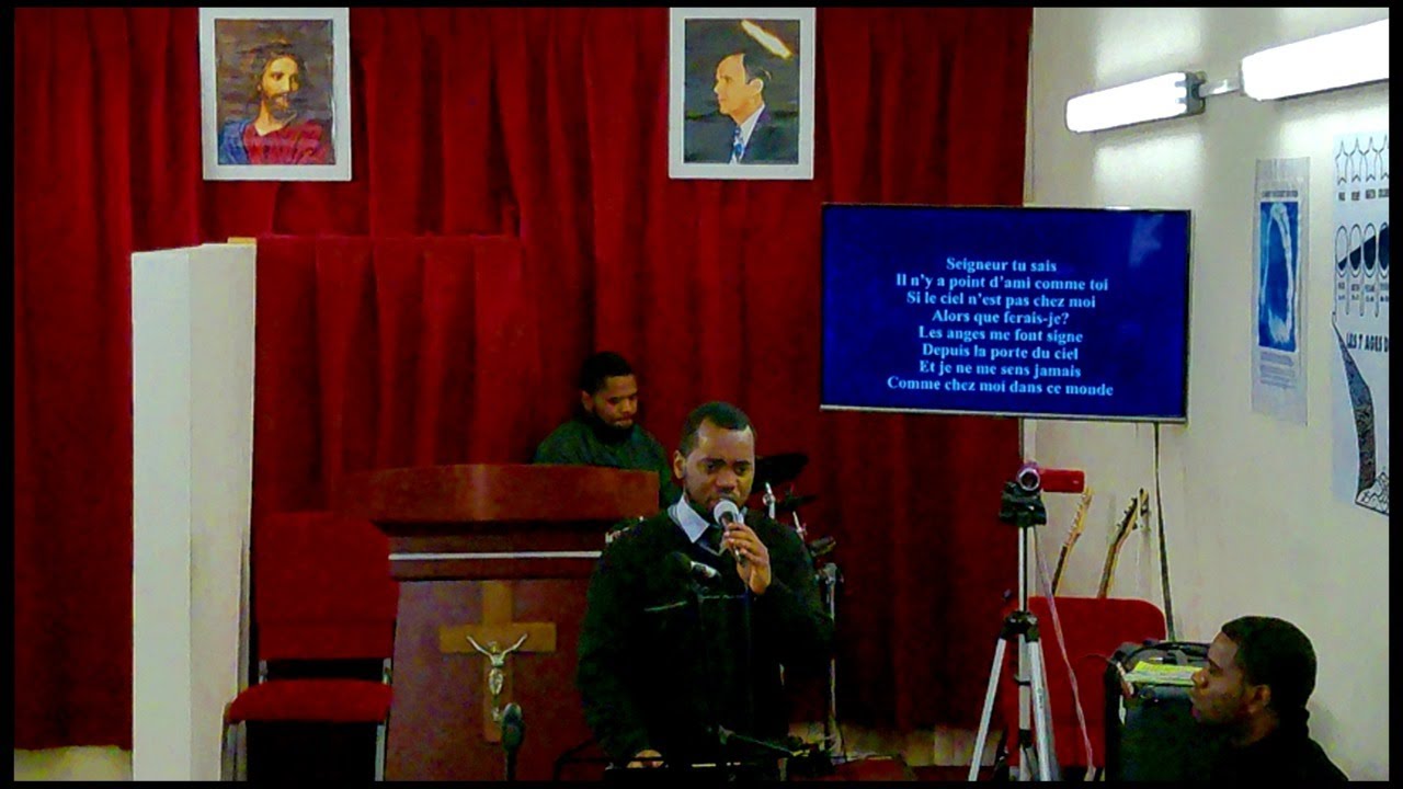 LE POUSSÉ À BOUT AMÈNE DIEU EN SCÈNE