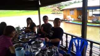 Restaurant Floats Away in Thailand screenshot 5