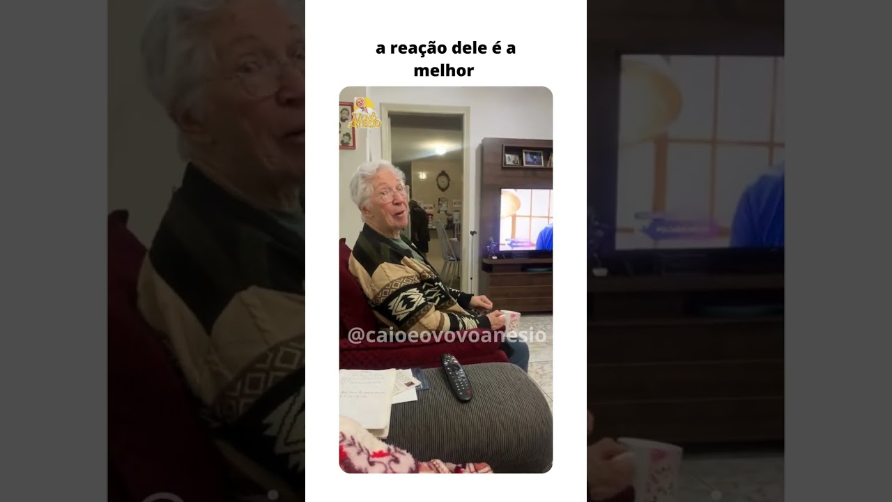 a reação dele é a melhor 😂😂😂😂