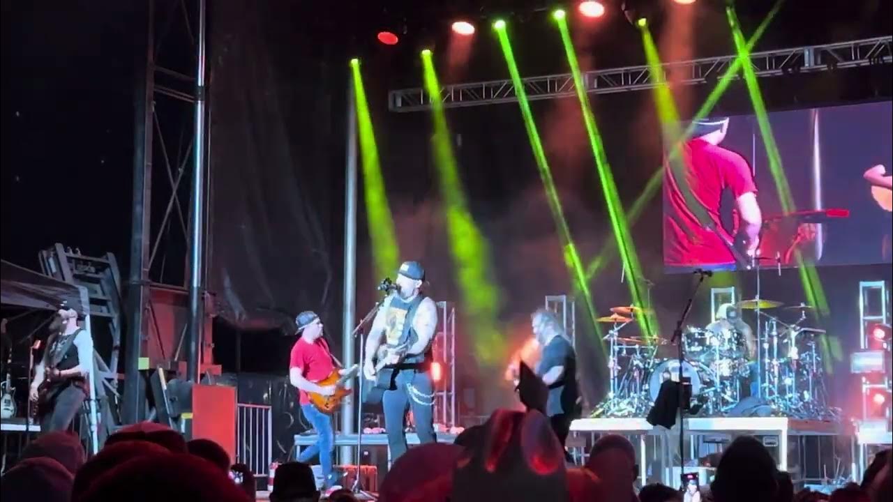 Brantley Gilbert "Dirt Road Anthem" at The Bloomsburg Fair, PA YouTube