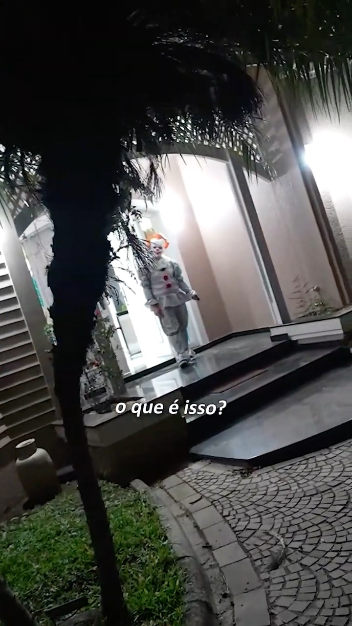 O Palhaço Invadiu a Minha Casa #shorts
