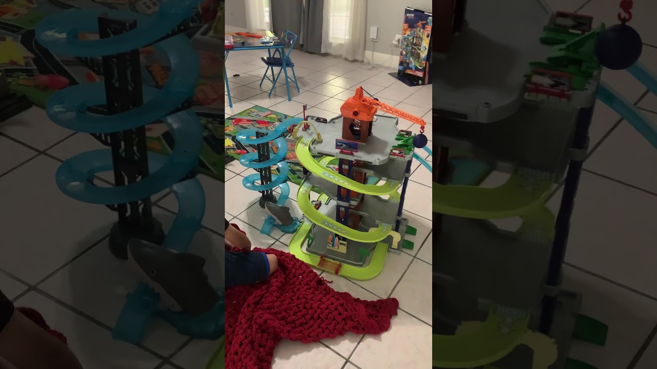 Adventure Force Ultimate Shark City Garage