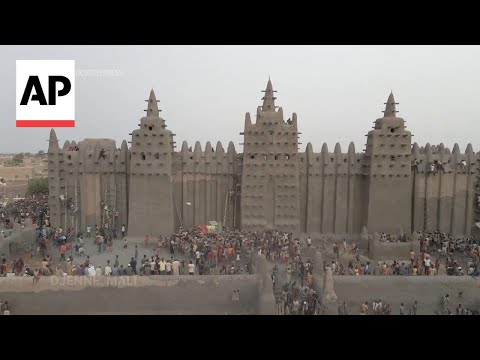 Mali's Great Mosque of Djenne is re-plastered in annual ritual