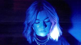 Watch Grace Davies Addicted To Blue video