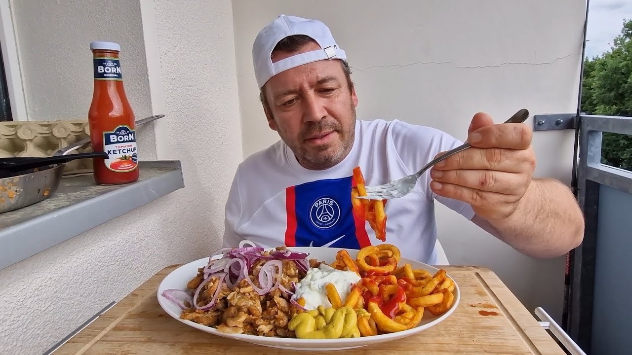 Gyrosteller mit Pommes,Tzatziki und Zwiebel