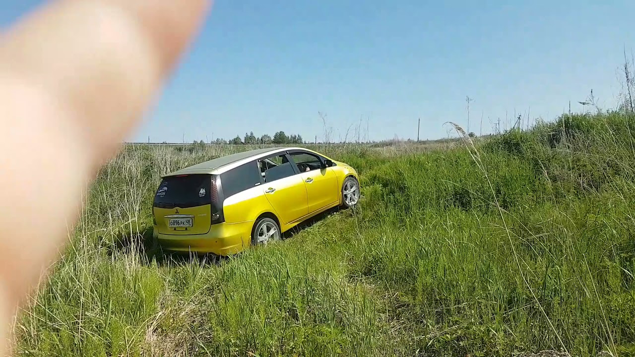 Mitsubishi Grandis 4WD на природе