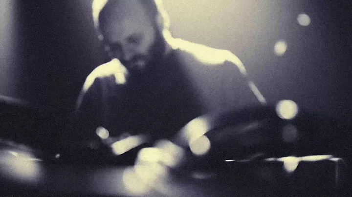 Andy Stott Garaj Performansı